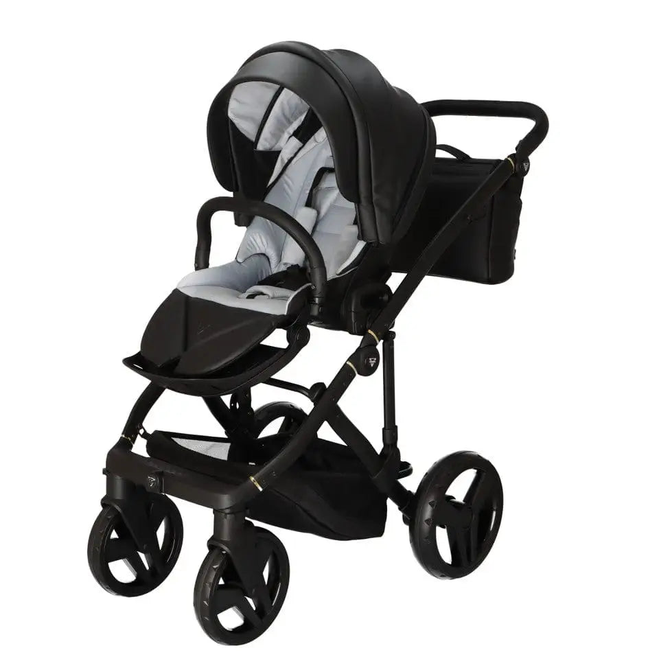 Junama Classic Black Pram – 4 in 1 Luxury Travel System with Isofix Base Junama