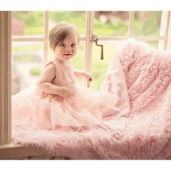 Baby Pom Pom blanket in Pink