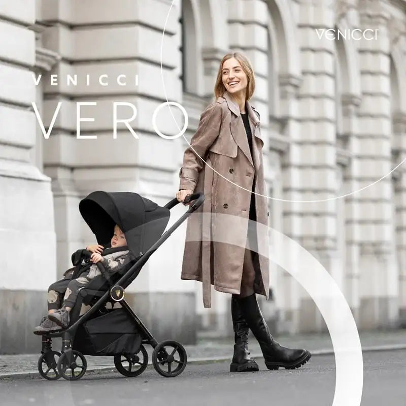 Black venicci vero stroller with a canopy and four wheels.