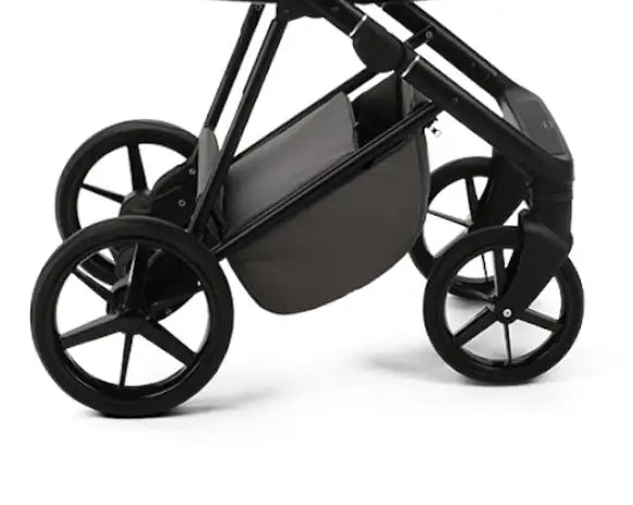 What’s the difference between the Mee-go Milano and Mee-go Milano Evo?