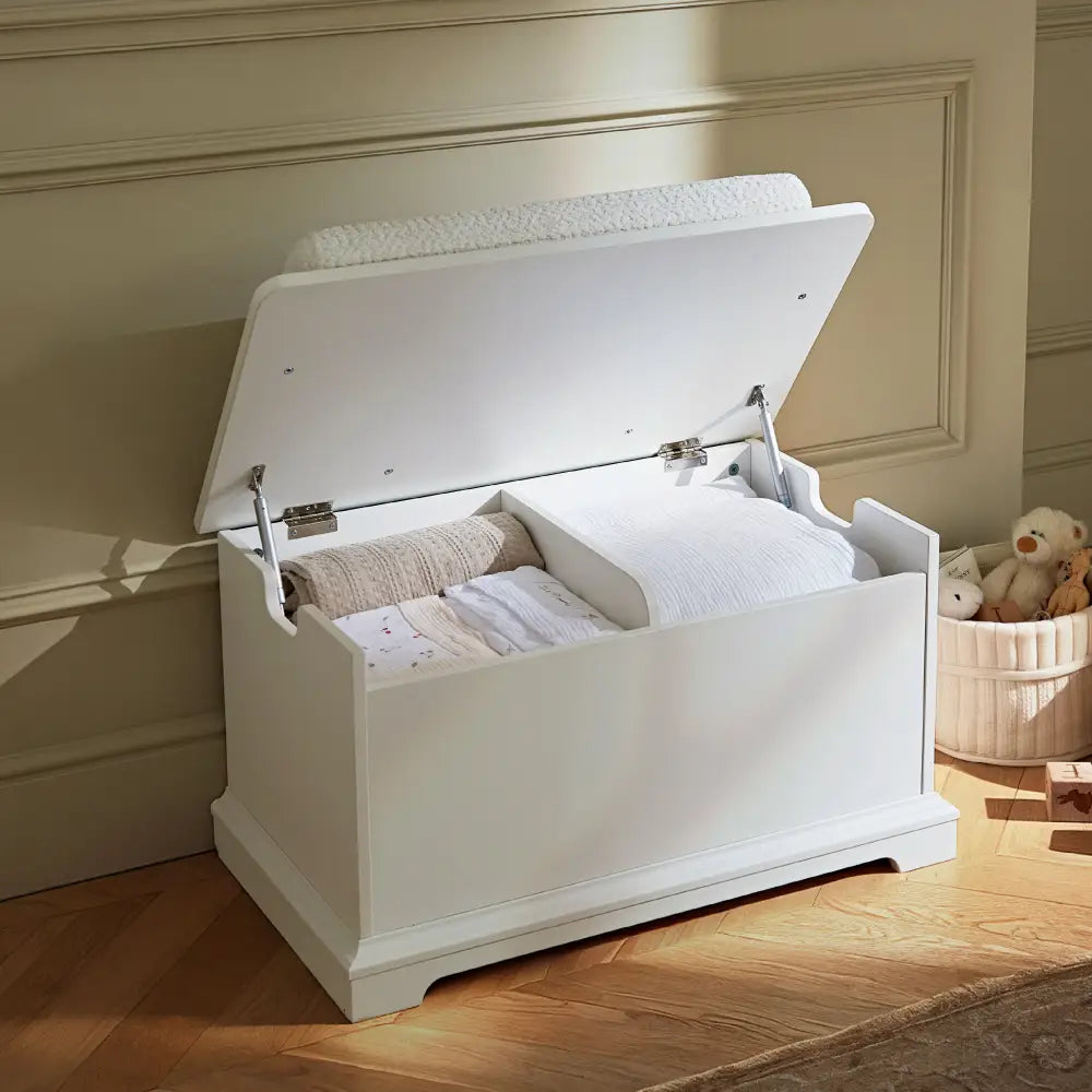 Cuddle Co Beaumont Storage Box & Cushion Set - White