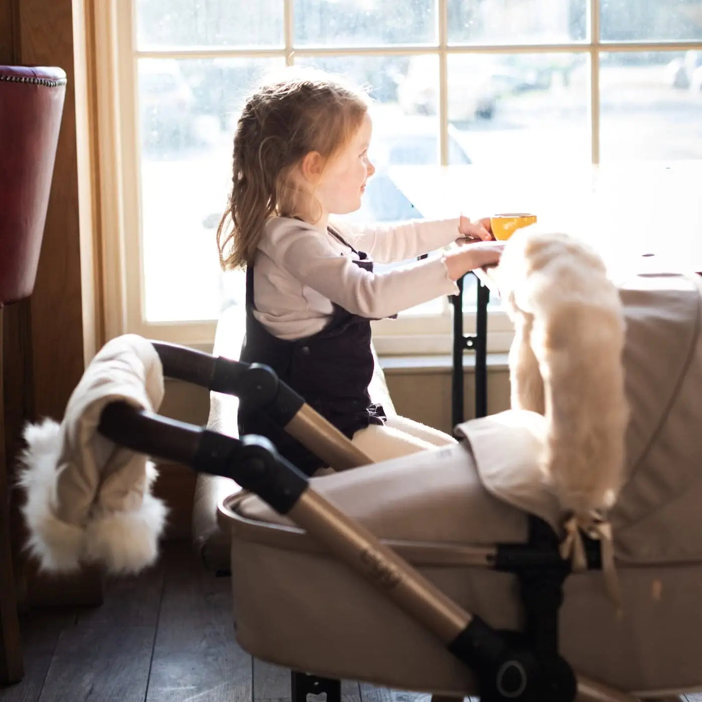 Egg Dolls Pram - Feather Roma