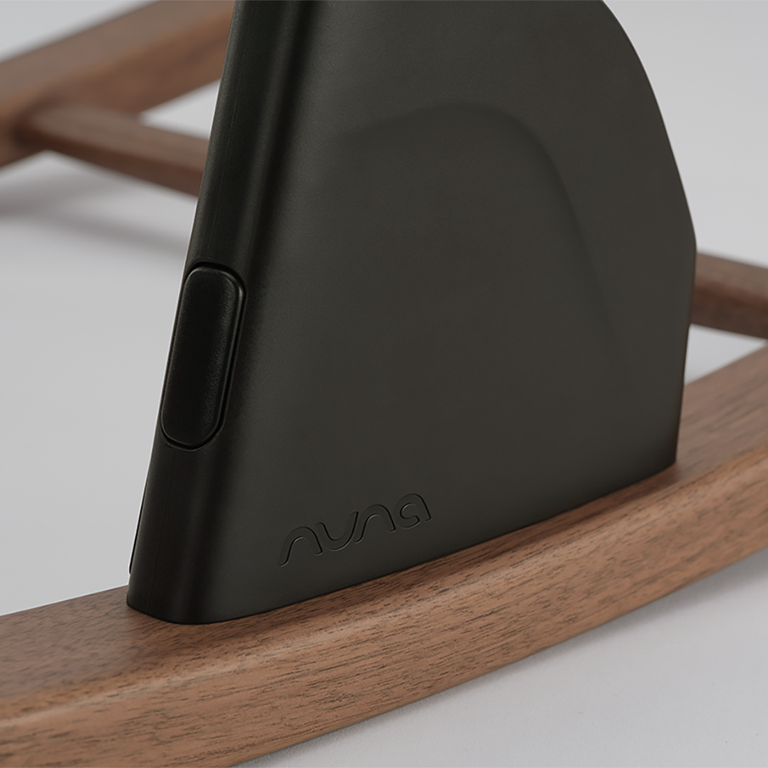Black matte-finish nuna phone stand with sleek minimalist design for the nuna bryn newborn rocker sanderson model