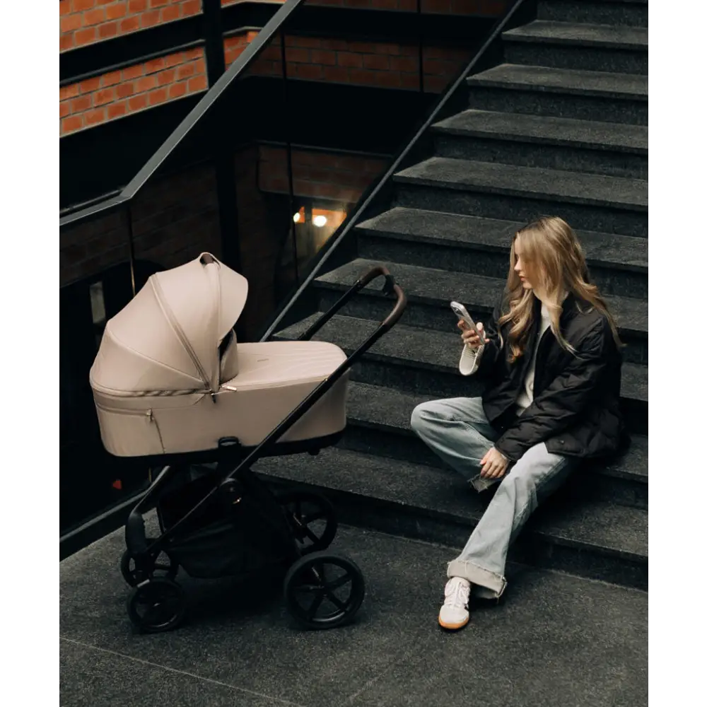 Venicci Claro 2 Almond 4-in-1 Travel System with Rotating Isofix Base