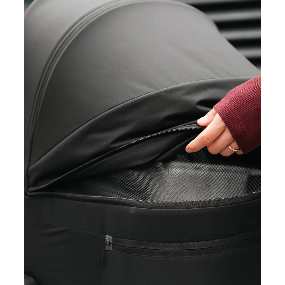 Venicci Claro 2 Noir Black 4-in-1 Travel System UK | Isofix & Home Stand