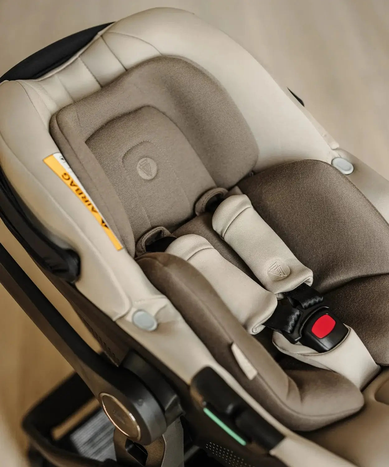 Venicci Tinum Upline SE 3 in 1 Travel System Bundle + Tiago Beige 360 Car Seat and Isofix Venicci