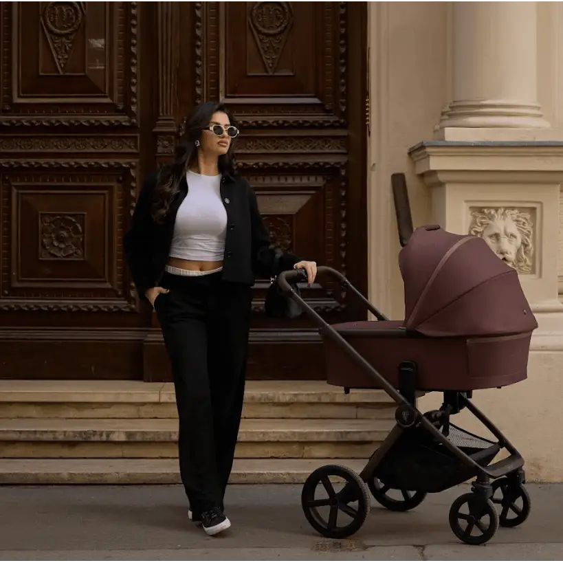 Venicci Upline 2 Burgundy Special Edition Pram 3 in 1 + 360 Tiago Black Isofix Bundle General Venicci