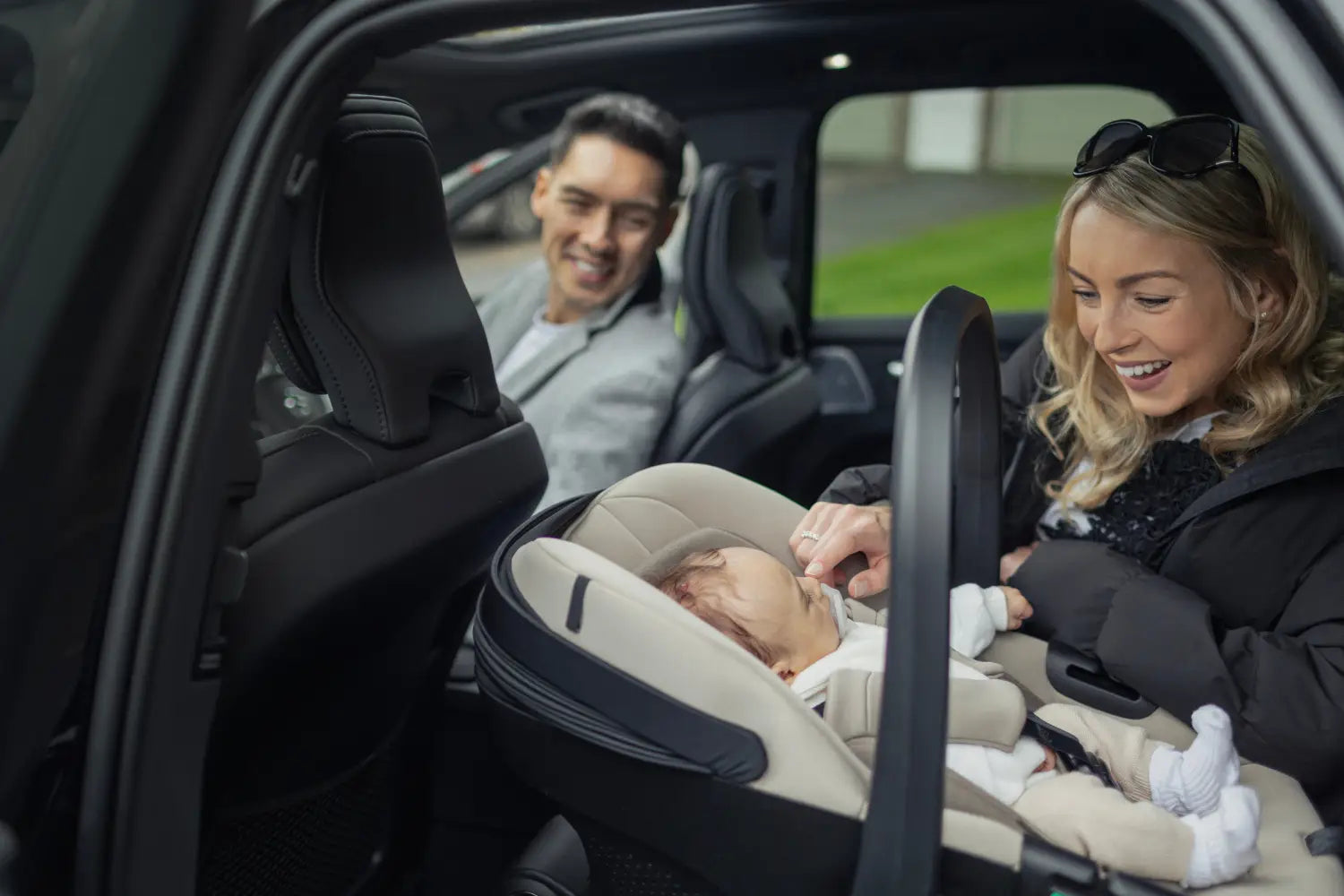 Venicci Upline 2 Stone Beige Pram 3 in 1 Bundle + Tiago Beige Car Seat Venicci